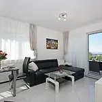Inis 4* ماكارسكا