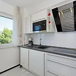 Inis 4* ماكارسكا