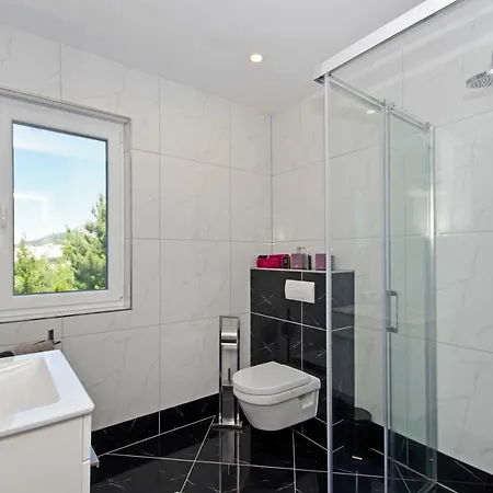 Inis 4* 马卡尔斯卡