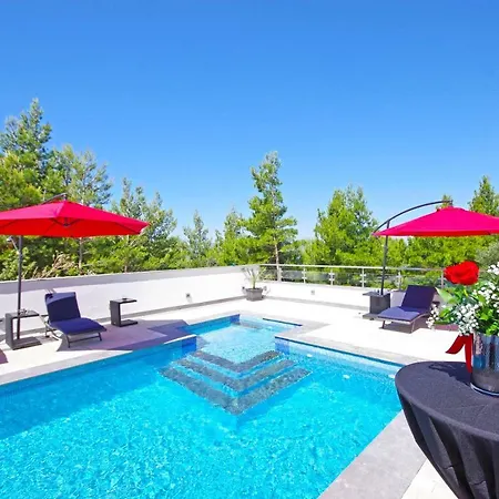 招待所 Inis 马卡尔斯卡