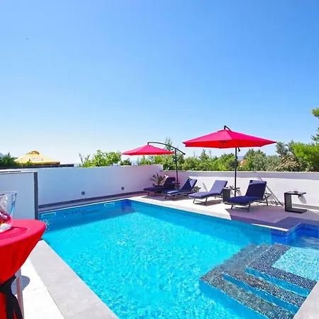 Inis 招待所 马卡尔斯卡