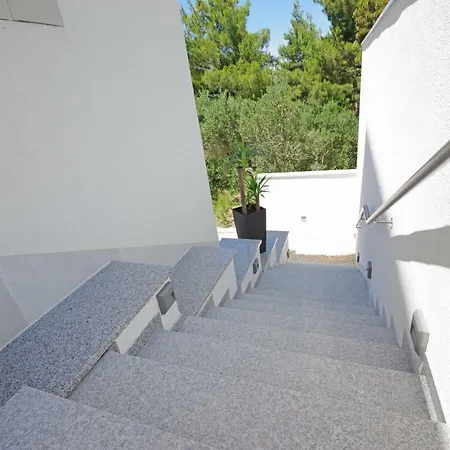 Guest house Inis *